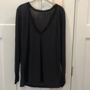 Lululemon long sleeve mesh v-neck shirt, size 6